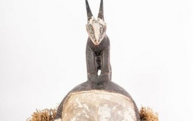 Arte africana An antelope mask, Ibo (?) Nigeria .