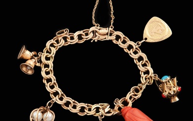 BRACELET EN OR 18 CT ET PENDENTIFS Bracelet en or 18kt, avec 6 pendentifs de...