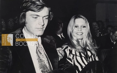 BRIGITTE BARDOT Brigitte Bardot avec Patrick Gilles. 1969 Tirage argentique d'époque par André Csillag. 20...