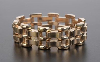 18k yellow gold tank bracelet with articulated links.