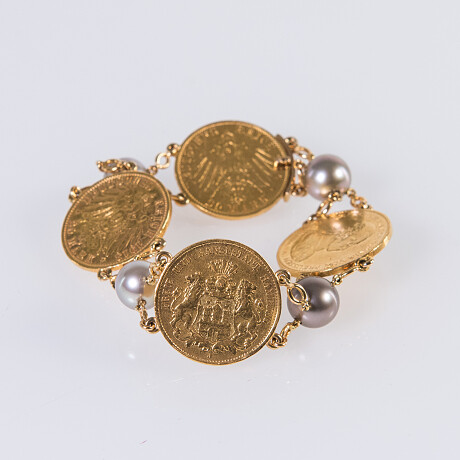 Bracelet with gold coins Armband med gyldmynt