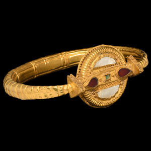 Byzantine Gold Armlet with Mother of Pearl and Garnets