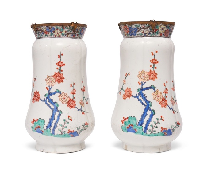 CHANTILLY Paire de vases à oignon en porcelaine... - Lot 248 - Pescheteau-Badin