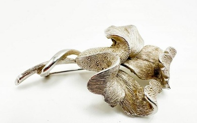 CORO SIGNED FLORAL BROOCH