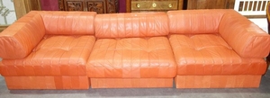 Canapé 3 places en cuir orange Circa 1970