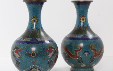 Chine, vers 1920, Paire de vases bouteilles... - Lot 148 - Osenat