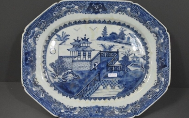 Chinese porcelain dish (33 x 40cm)