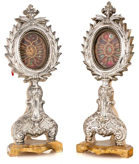 Coppia di reliquiari in legno e lamina d'argento, XVIII secolo