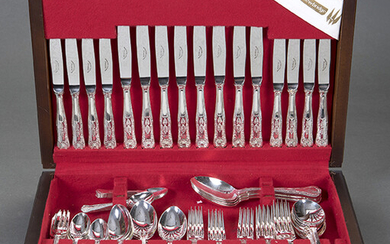 Cutlery for 8 services in silver metal EPNS from Sheffield, model "King's Pattern". Consists of 4 serving spoons, 8 table forks, table knives and spoons, 8 forks, knives and spoons for snacks, 8 cake forks, 8 knives