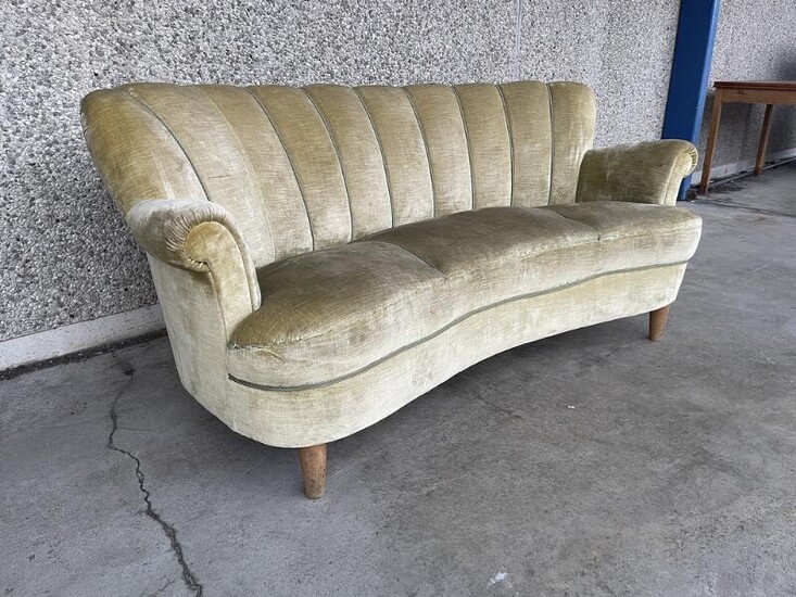 NOT SOLD. Dansk møbelsnedker: A sofa with curvey armrests, upholstered with velour. 1940s-1950s. – Bruun Rasmussen Auctioneers of Fine Art