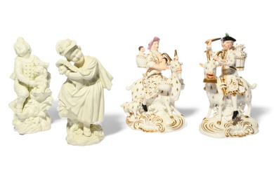 Deux paires de figurines Derby, vers 1780-1810, la première paire en porcelaine biscuit, d'un garçon...