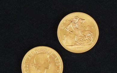 Due sterline in oro 18kt. rispettivamente del 1966 e 1967, peso complessivo...