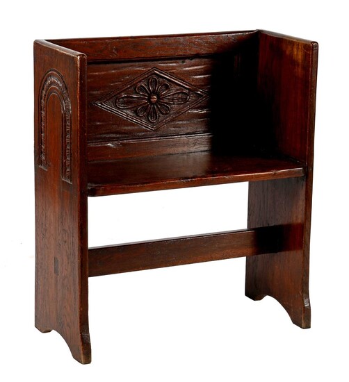 (-), Oak hall bench with carved decor, 79...