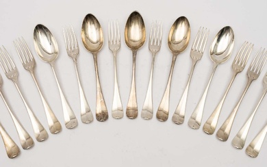Elf zilveren tafelvorken en vijf tafelellepels, hierbij afwijkende vork