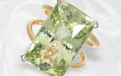 Fancy modern designer goldsmith ring with large heliodor (green beryl) of approx. 21ct