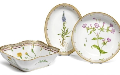 SOLD. “Flora Danica” three various porcelain bowls. 3504, 3507 and 3510. Royal Copenhagen. Diam. 23 cm. L. 22.5 and 27.5 cm. (3) – Bruun Rasmussen Auctioneers of Fine Art