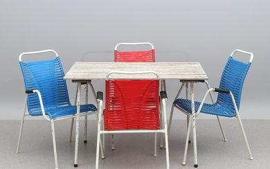 GARDEN GROUP, FIVE PARTS. Lacquered metal, with rubber lining, table top made of wooden slats. 1960s.