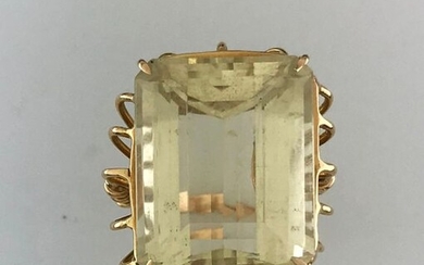 Gold ring in gold 750°/°°° decorated with an important yellow quartz, circa 1950, Finger size 54, Gross Weight: 12,4g