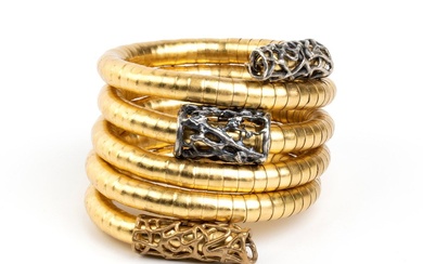 Golden snake model bracelet