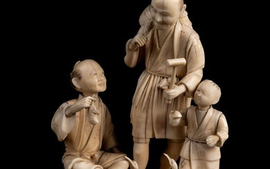 Groepje. Japan. Meiji / Tonki periode. Met voorstelling van een koppel vissers met jongen. Gesculpteerd ivoor, deels