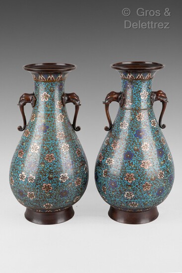Japon. Paire de vases en bronze cloisonné... - Lot 148 - Gros & Delettrez