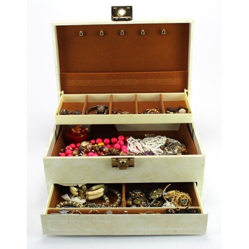 Jewellery box containing an assortment of mixed gold/yellow ...