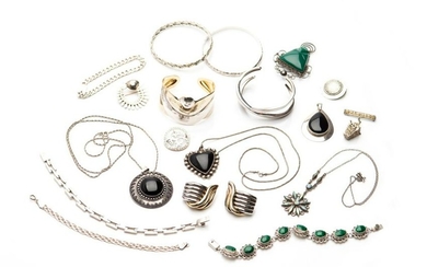 LOT OF ASSORTED SILVER JEWELLERY