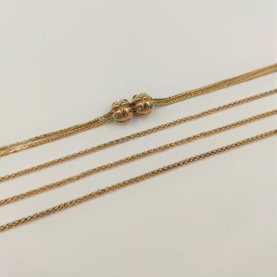 Long CHAIN GILETIERE in pink gold (750‰) holding a double chain and two runners decorated with turquoise and half pearls. Accidents and failures. French work, circa 1900.