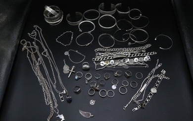 Lot de bijoux en argent et métal : bracelets,... - Lot 48 - A.Blanchy | E.Lacombe - Bordeaux Chartrons - Bordeaux Enchères
