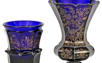 Lot de deux gobelets en verre moulé, coloré et doré Travail allemand vers 1900 Hauteurs...