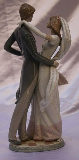 Magnificent Lladro Porcelain Figurine (First Wedding Dance)
