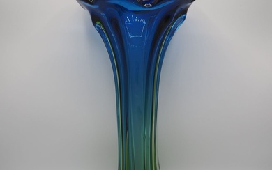Murano : Vase vers 1950, verre soufflé bouche couleur 2 tons, vert et bleu, H:...