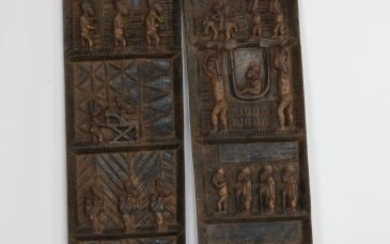 NIGERIA Paire de portes sculptées de scènes de personnages en bois sculpté. XXe, de style...
