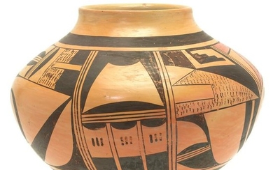 Native American Fannie Nampeyo Hopi Pottery Vase.