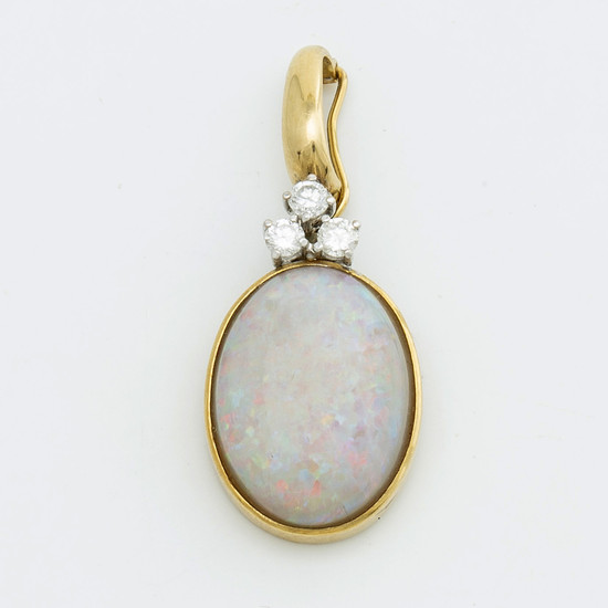 PENDANT 18K gold w 1 opal approx 12 x 17 mm and 3 brilliant-cut diamonds approx 0,20 ct
