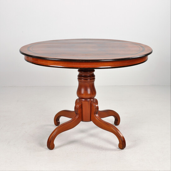 PILLAR TABLE, walnut, late 19th century.