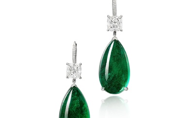 Pair of Emerald and Diamond Pendent Earrings | 25.82 及 23.82 克拉「贊比亞」 祖母綠 配 鑽石 耳墜一對