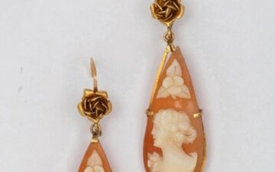 Pair of yellow gold earrings decorated with roses,...