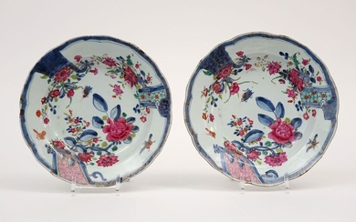 Paire de pots à bords carrés en porcelaine chinoise de la fin du 18e siècle...
