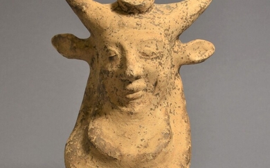 Pseudo-vase en forme d'Achéloos Magna Graeca, 5ème siècle avant J.C. Terre cuite, H = 18,2...