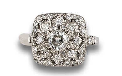 RING, ART DECO STYLE, WITH DIAMONDS AND PLATINUM