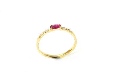 RUBY RING AND BRILLIANT-CUT DIAMONDS IN AN 18K YELLOW GOLD FRAME. NO. 13 BRAND NEW.