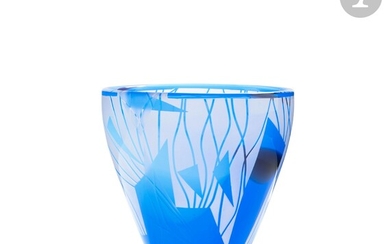 Régis et Gisèle FIEVET (France, nés en 1948 et 1951) Vase en verre soufflé à...