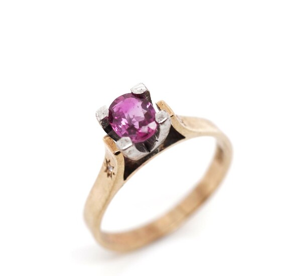 Ruby set 9ct yellow gold ring marked 9ct. Approx...