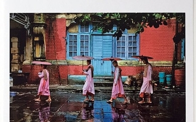 Steve McCurry: Procession of Nuns, Yangon, Myanmar 1994