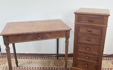 TABLE BUREAU en bois de placage ouvrant par un tiroir en ceinture Style Louis XVI...