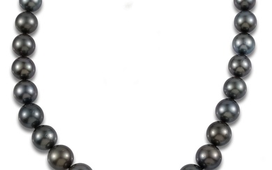 TAHITIAN PEARL NECKLACE, WHITE GOLD BROOCH WITH DIAMONDS