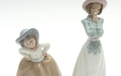 TWO LLADRO FIGURES OF GIRLS (ONE WITH A CHIP)