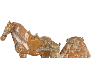 红陶俑马和骆驼两件一组 TWO PIECES OF TERRACOTTA ANIMAL FIGURES