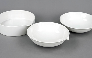Three pieces of laboratory tableware, KPM Berlin, mark before 1945, .1st choice, 2 round vessels